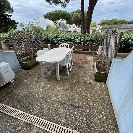 Cabine, 6 Pers Max Proche Avec 2 Piscines *