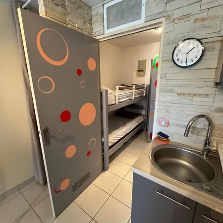 Cabine, 6 Pers Max Proche Avec 2 Piscines *
